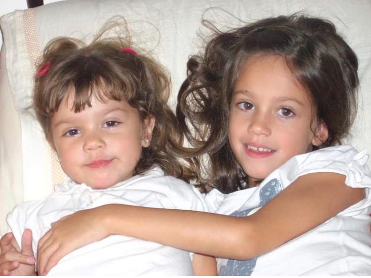 Yo y mi hnita hace muchos, muchos años